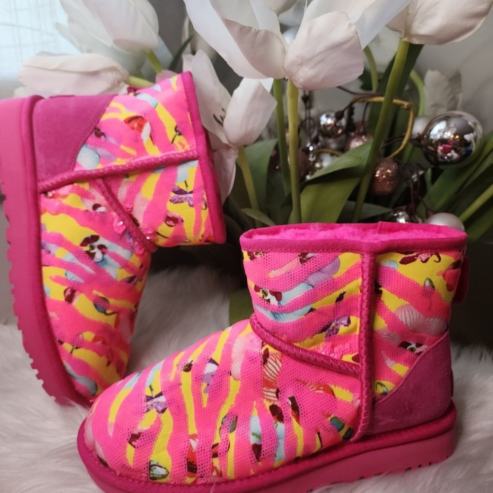 Ugg Classic Mini Tiger Flower Women boots Size8 New